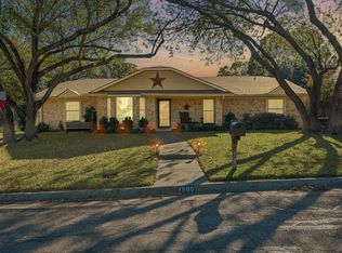 1500 Flamingo Dr, Arlington, TX 76012