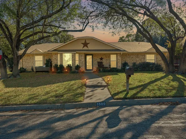 1500 Flamingo Dr, Arlington, TX 76012