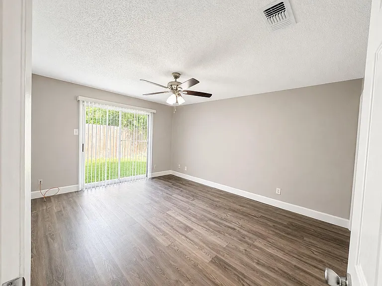 10806 Parkland Woods Dr — Photo 7