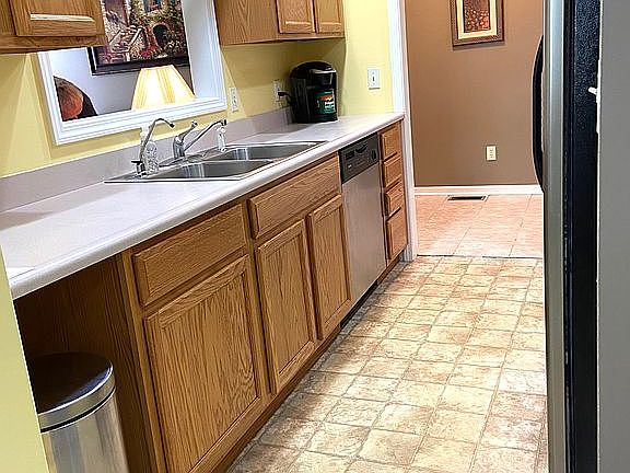 3rd image of 5323 N Lake Dr