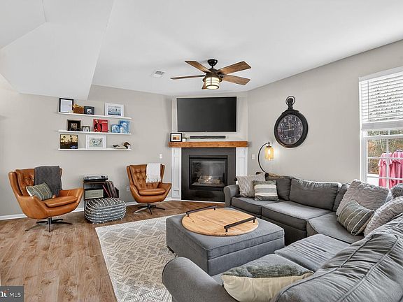 3rd image of 1409 James Way