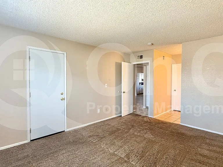 10828 N Biltmore Dr #212 — Photo 2