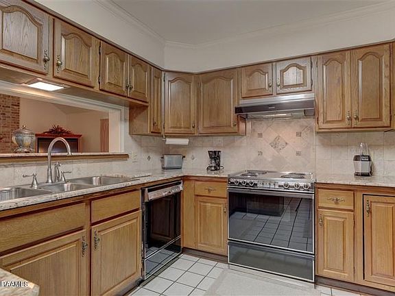 3rd image of 827 Briarwood Dr
