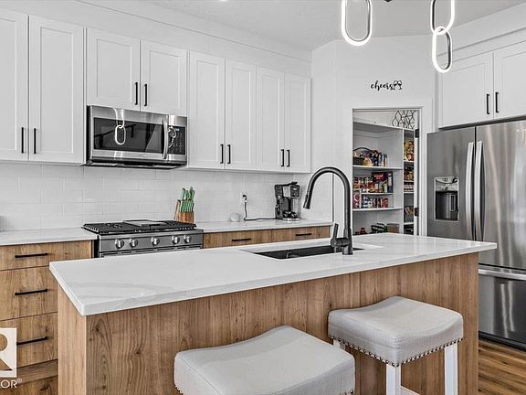 4th image of 287 Savoy Cres