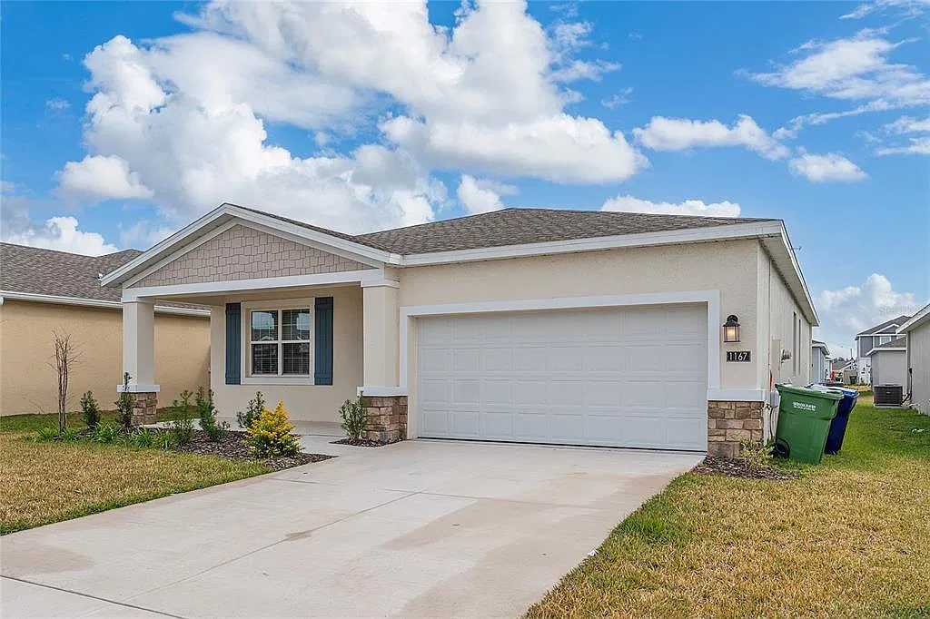 3 bed, 2.0 bath, 2093 sqft, $2,400 — Photo 3