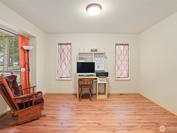 4th image of 22419 Bluewater Drive SE