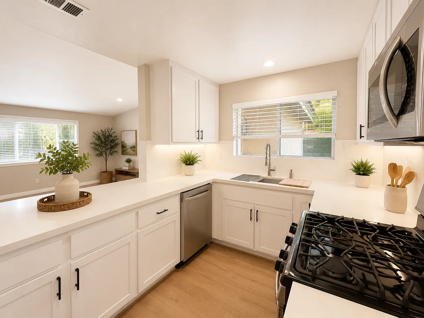 4 bed, 2264 sqft, $4,750 — Photo 4