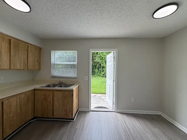 664 SW 35th St #6 — Photo 9