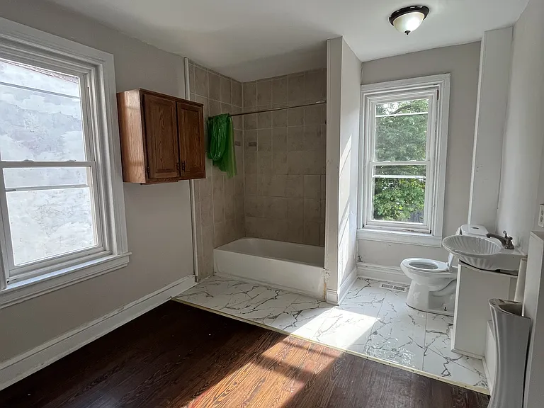 433 Centre St — Photo 4