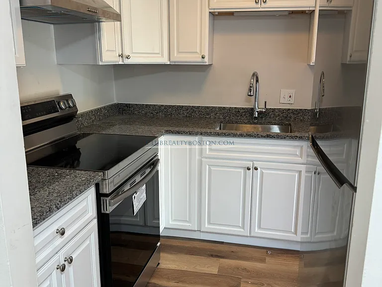 231 Coolidge Ave #414 — Photo 4