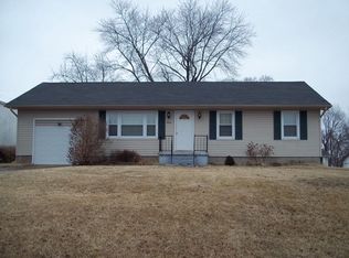 905 E 1st St, Washington, MO 63090