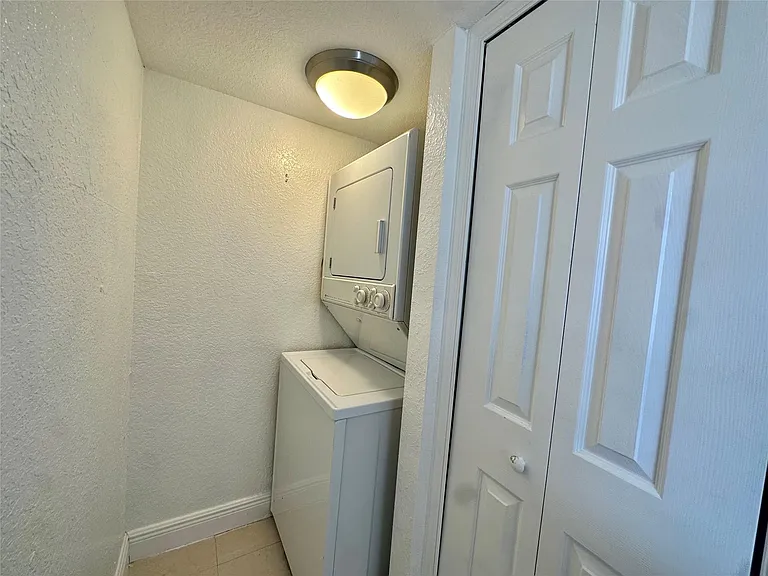 660 NE 11th Ave #202 — Photo 12