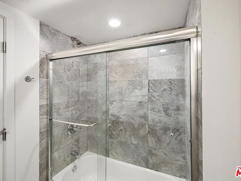 5229 Willowcrest Ave #307 — Photo 49