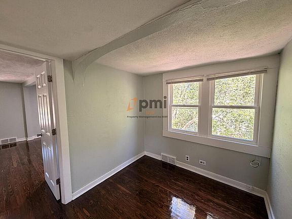 5th image of 422 Hoyt St Floor 2