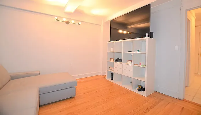 Rented by Manhattan Realty Group | media 8