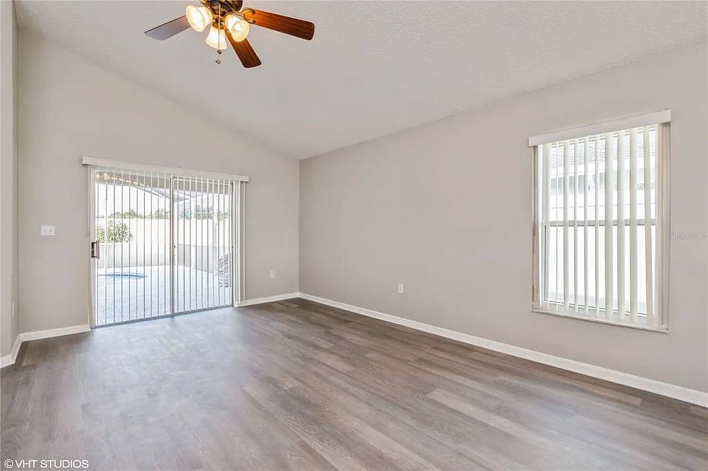 3 bed, 2.0 bath, 1353 sqft, $2,300 — Photo 4
