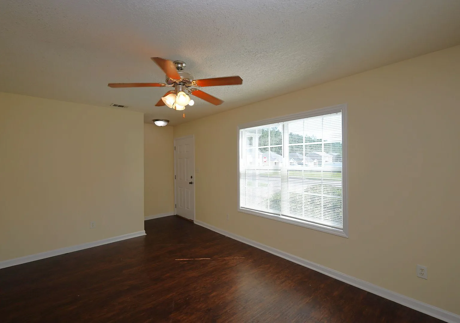 1801-B Chestnut Dr. — Photo 2