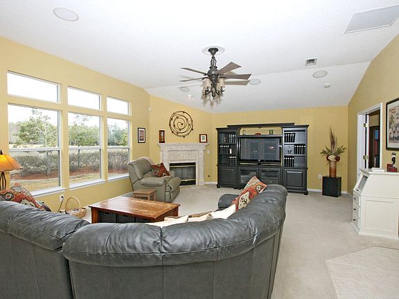 Family w/Gas Fireplace