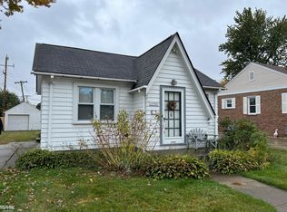 19054 Iowa St, Roseville, MI 48066