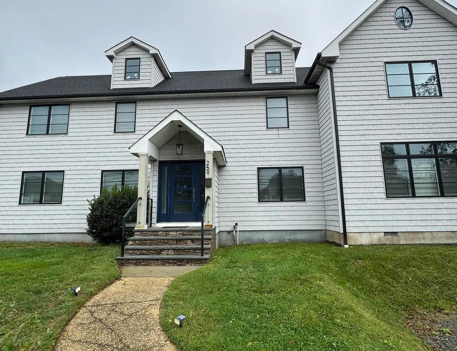 7 bed, 5.5 bath, 3628 sqft, $4,900 — Photo 1