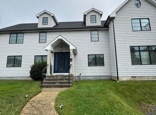 259 Roosevelt Ave, Oakhurst, NJ 07755