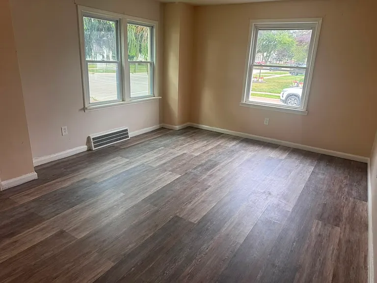 24301 Boston St — Photo 2