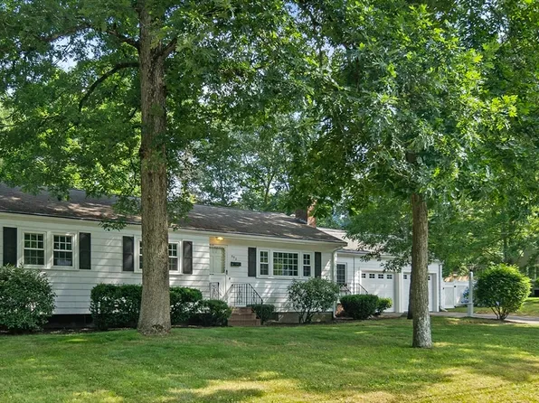 552 Nichols St, Norwood, MA 02062