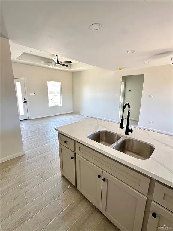 3 bed, 2.0 bath, 1152 sqft, $1,500 — Photo 3