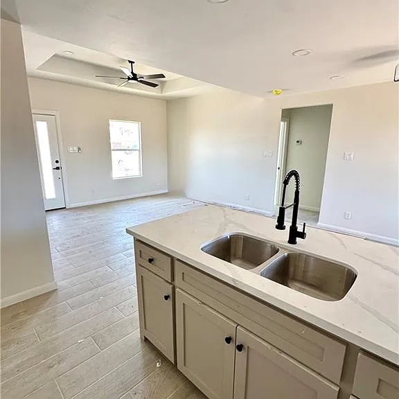 2209 Lana St — Photo 3