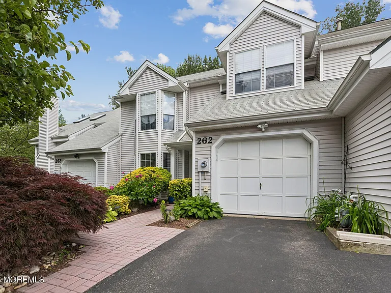 262 Daffodil Dr — Photo 3
