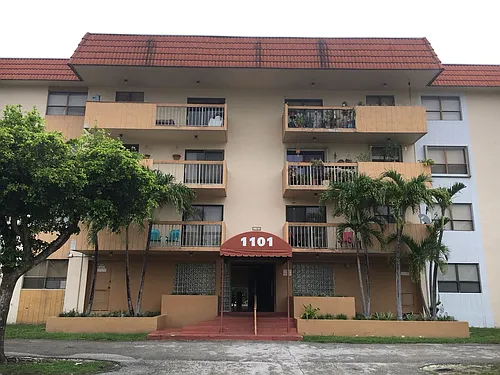 1101 SW 122nd Ave Photo 1