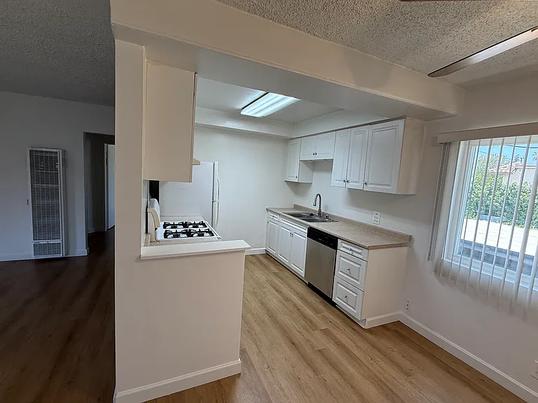 312 N 1st St #F — Photo 6