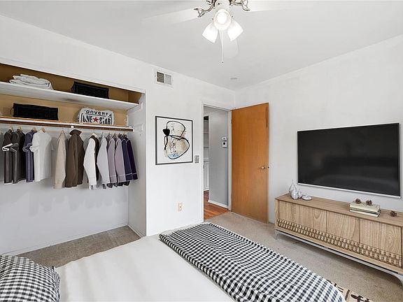 5th image of 7915 Camelot Ln Unit 3