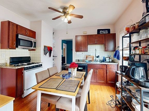 3rd image of 11 Endicott Ave