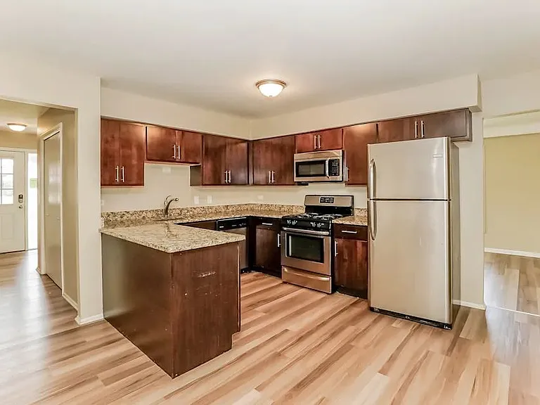 15528 Orogrande Dr — Photo 2