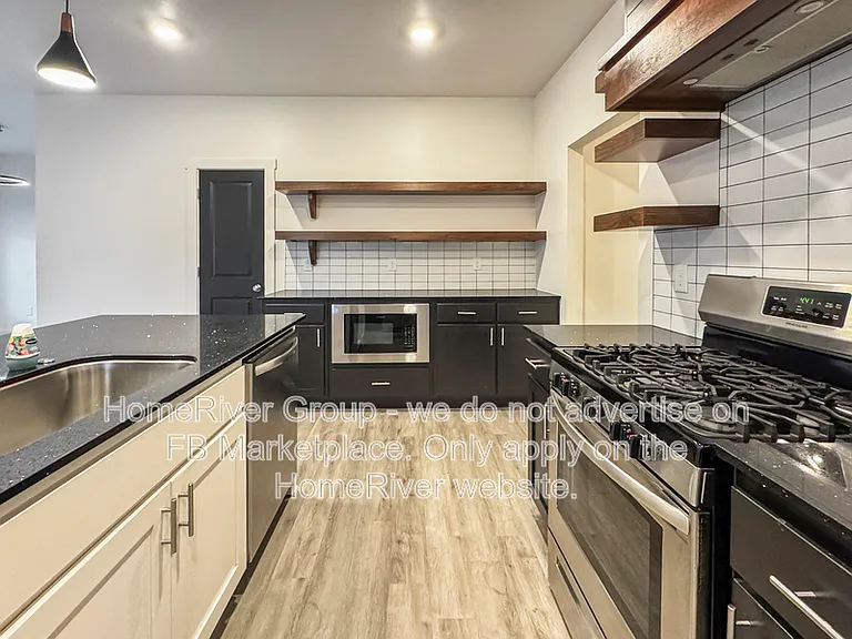 305 E 7th St — Photo 6