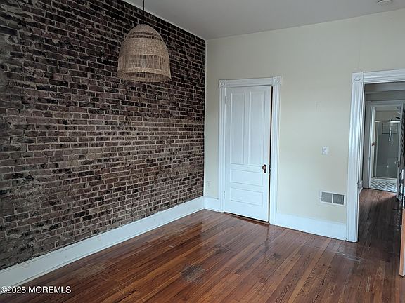 3rd image of 5 Wharf Ave #A