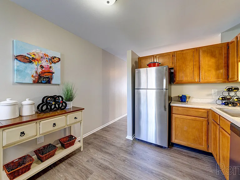 Cherry Creek Apartments — Photo 9