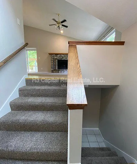 315 Hannah Dr — Photo 4