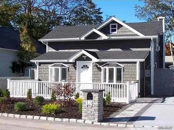 15 Ivy Road, Mastic Beach, NY 11951