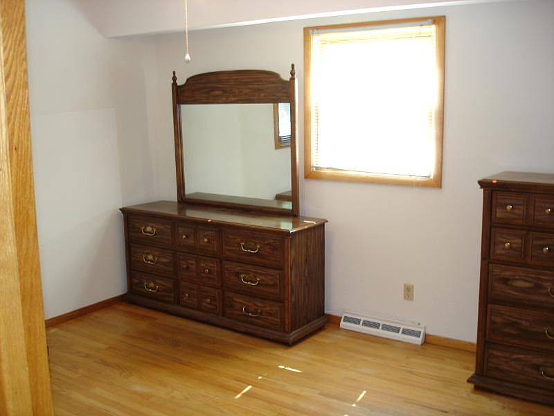 2nd image of 1611 Meadowcrest Ln