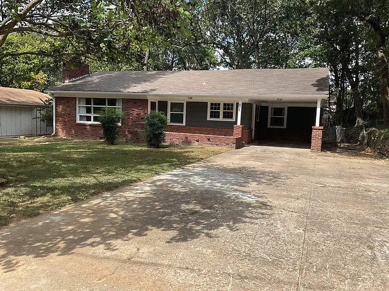 826 E Lakeside Dr — Photo 1