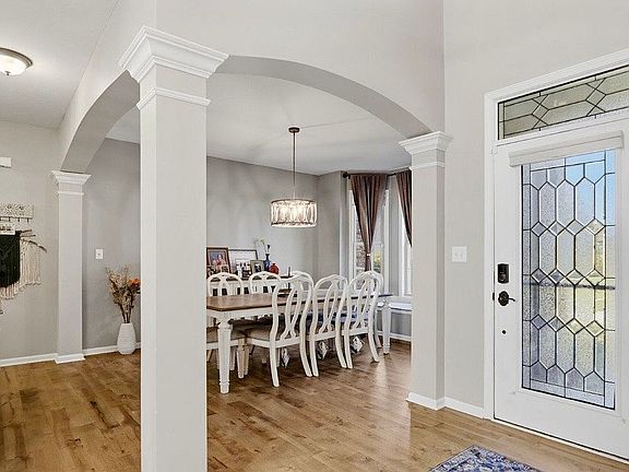 4th image of 1841 Versailles Dr