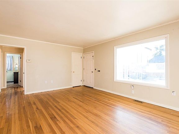 5th image of 716 Taylor St