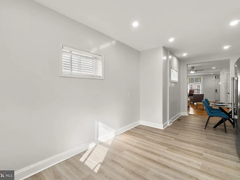 1827 Bank St — Photo 14