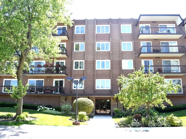 8001 W Courte Dr APT 310, Niles, IL 60714