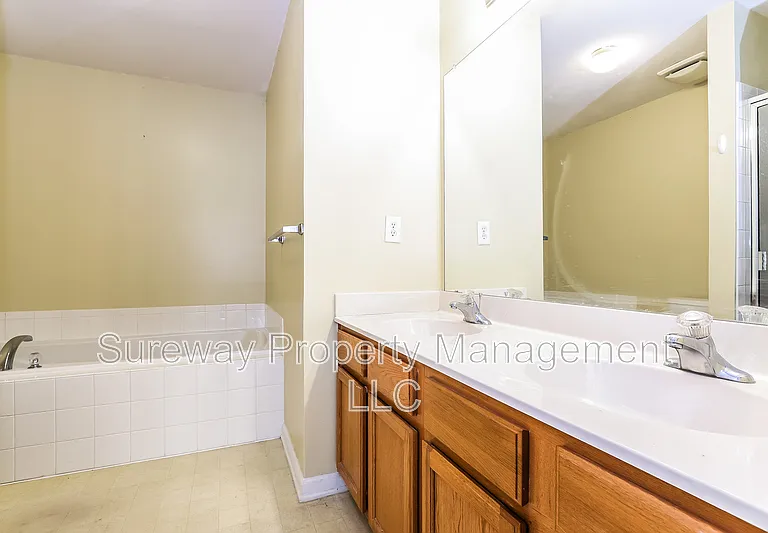 158 Chancellor Dr — Photo 12