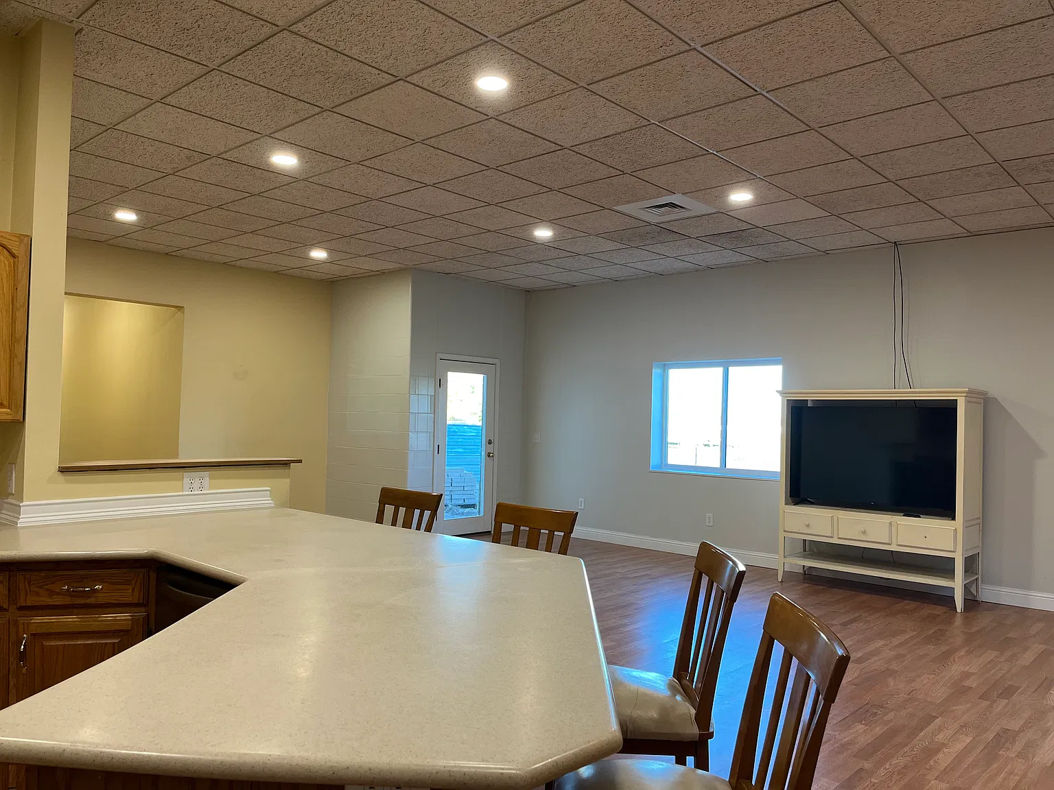 3 bed, 1800 sqft, $1,695 — Photo 2