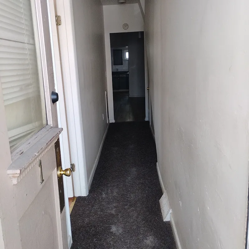 Building Photo - 452A Hudson Ave #1