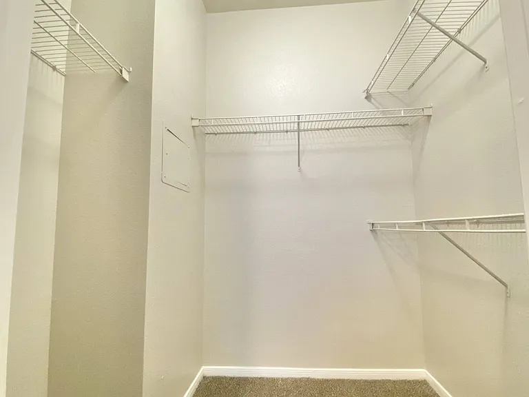 At Vance Jackson, we have all you need to feel right at home. Located in beautiful San Antonio, our prime location is near many restaurants, retail, and much more.